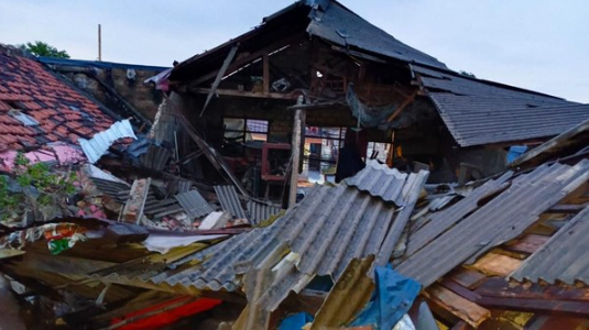 Rumah 2 Lantai Bogor Hancur Usai Angin Kencang