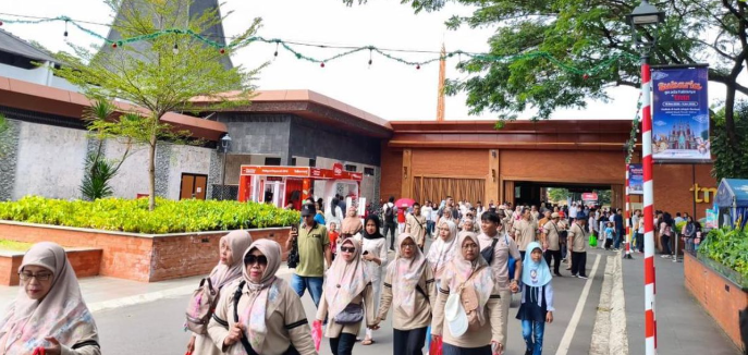 TMII Sangat Ramai Pengunjung Pagi Hari Ini