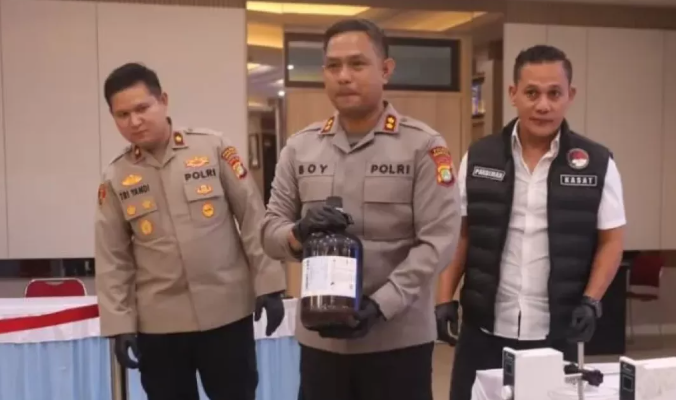 Seorang Guru Dipolisikan Karena Menasihati Musid