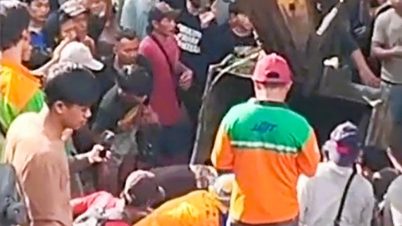 Longsor Sampah Bantar Gebang Memakan Korban Jiwa di Bekasi